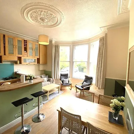 Lovely Victorian In Clifton Village
