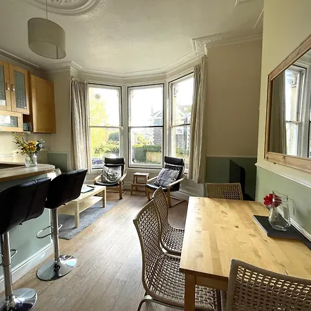 Lovely Victorian In Clifton Village Apartment Bristol