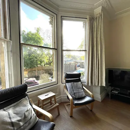 Lovely Victorian In Clifton Village *