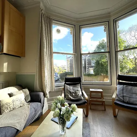 Lovely Victorian In Clifton Village Bristol